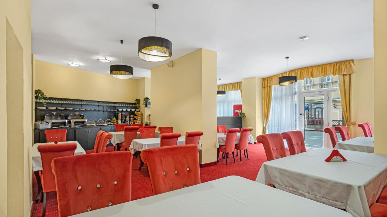 Aphrodite Suite Hotel קרלובי וארי מראה חיצוני תמונה