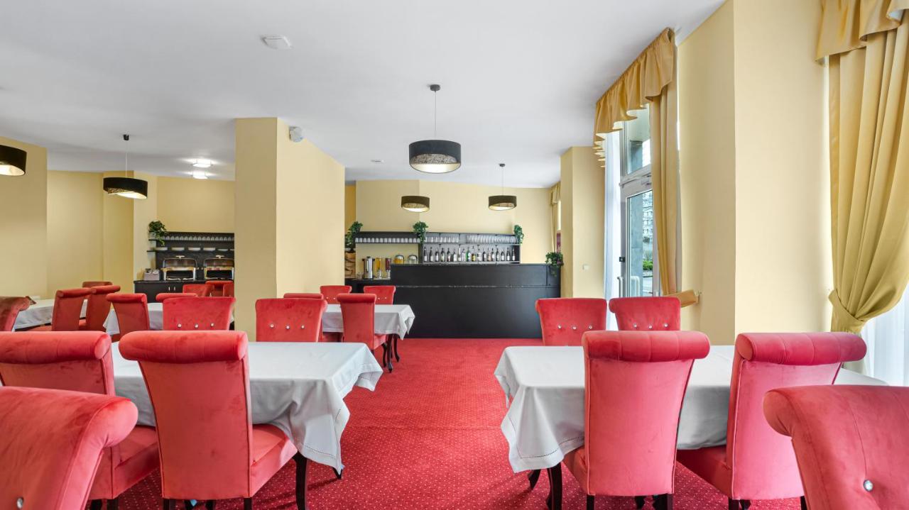 Aphrodite Suite Hotel קרלובי וארי מראה חיצוני תמונה
